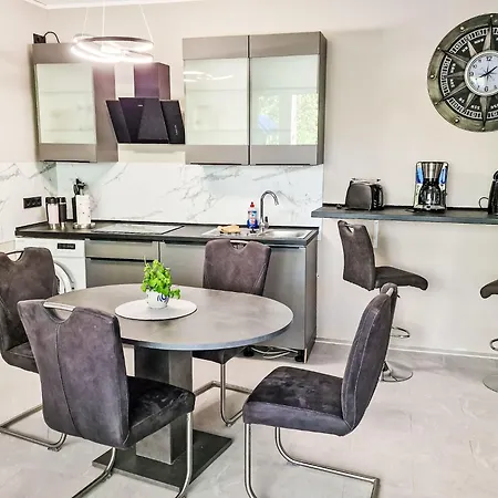- Glw651 By Interhome *